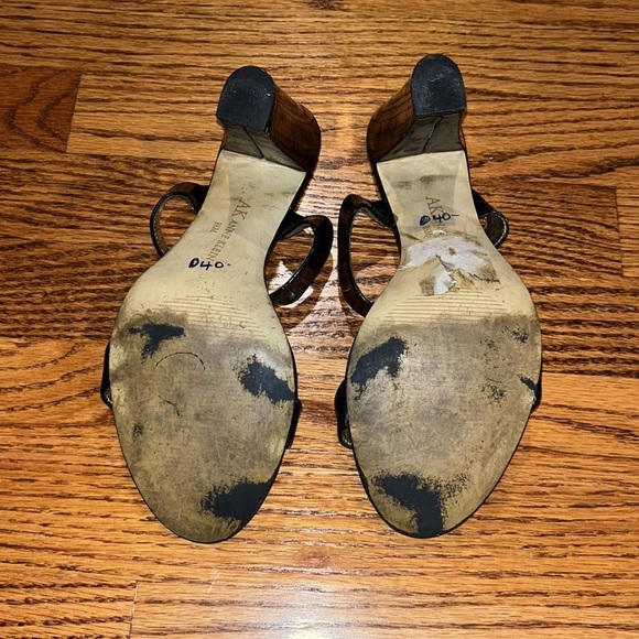 AK Anne Klein Woman’s Black and Gold Heels Size 9.5M - Picture 5 of 7